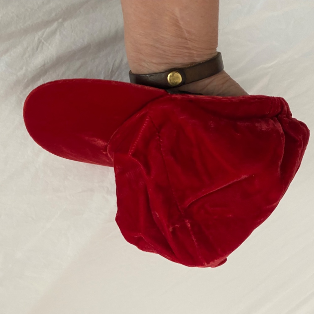 Velvet Cap - Red - Picture 2 of 7